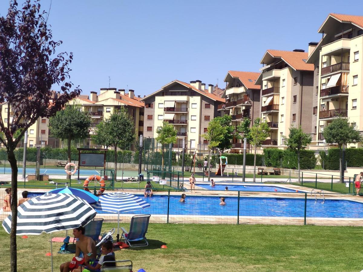 Апартаменты Apartamento Isabella Хака Экстерьер фото